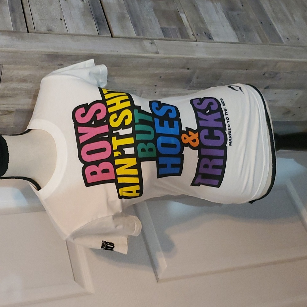 Married to the Mob Womens Tshirt. Size Small